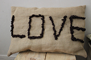 Coussin love recyclé